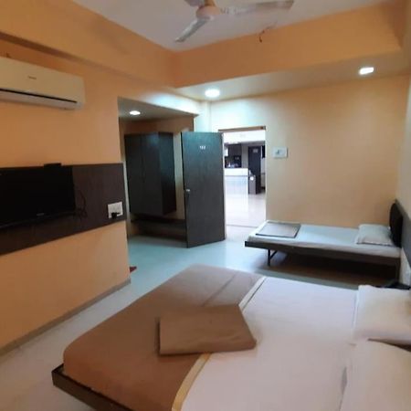 Sugandha Lodge Solapur Exteriér fotografie