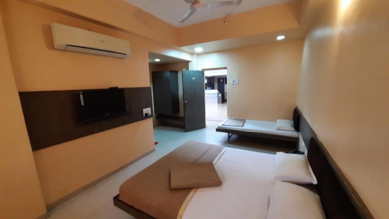 Sugandha Lodge Solapur Exteriér fotografie
