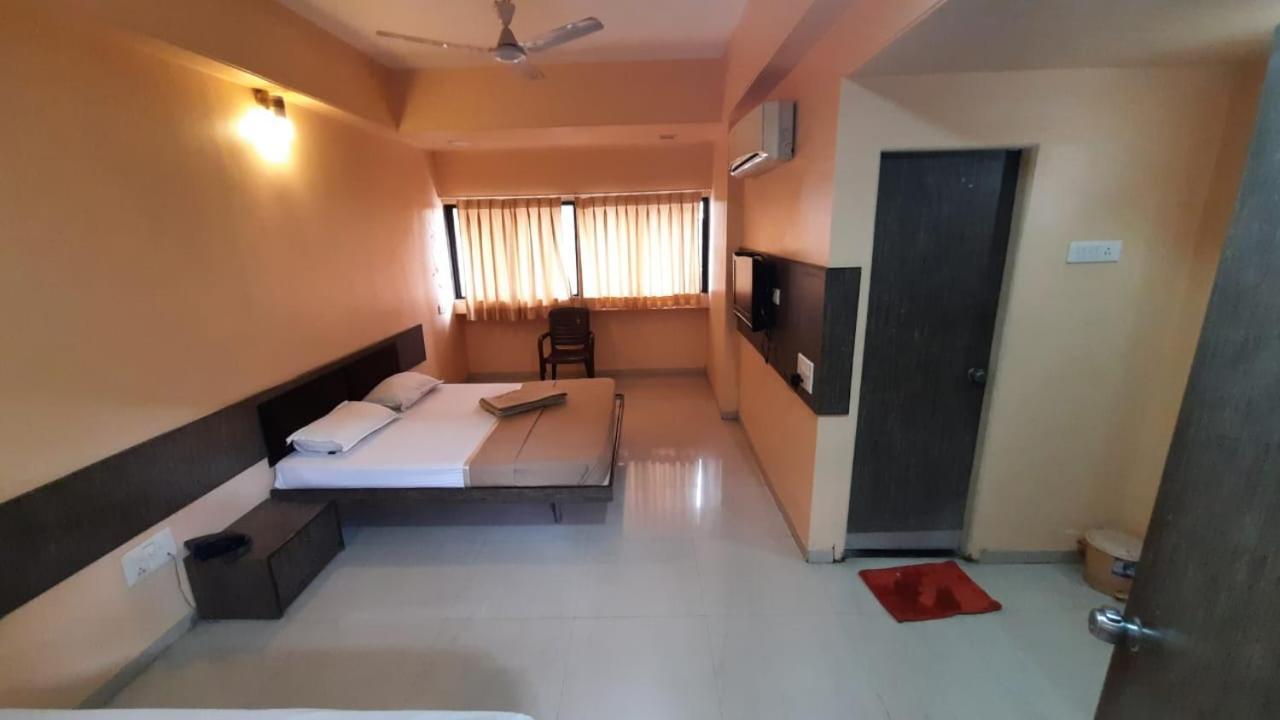 Sugandha Lodge Solapur Exteriér fotografie